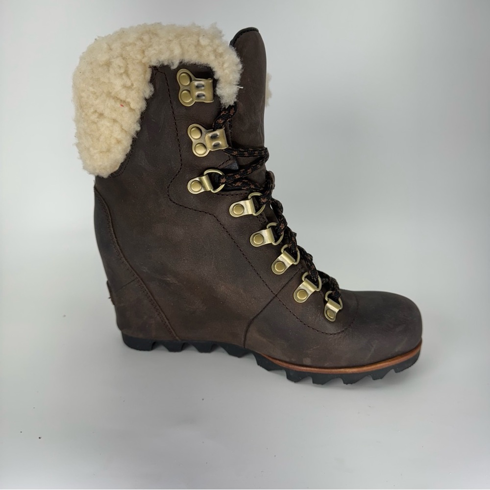 Sorel Conquest Shearling Wedge Ankle Boots Color Tobacco Brown. SZ 7 - Picture 6 of 10